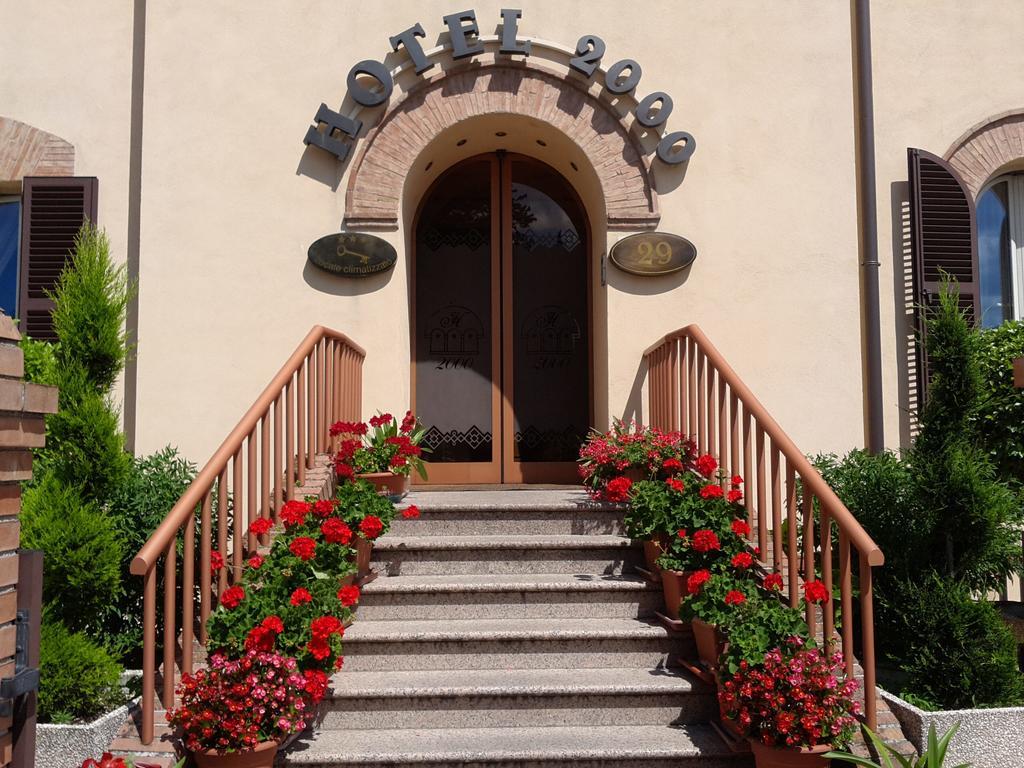 Hotel 2000 Fabriano Luaran gambar