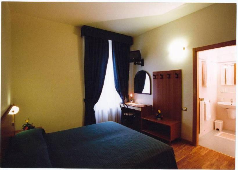 Hotel 2000 Fabriano Bilik gambar