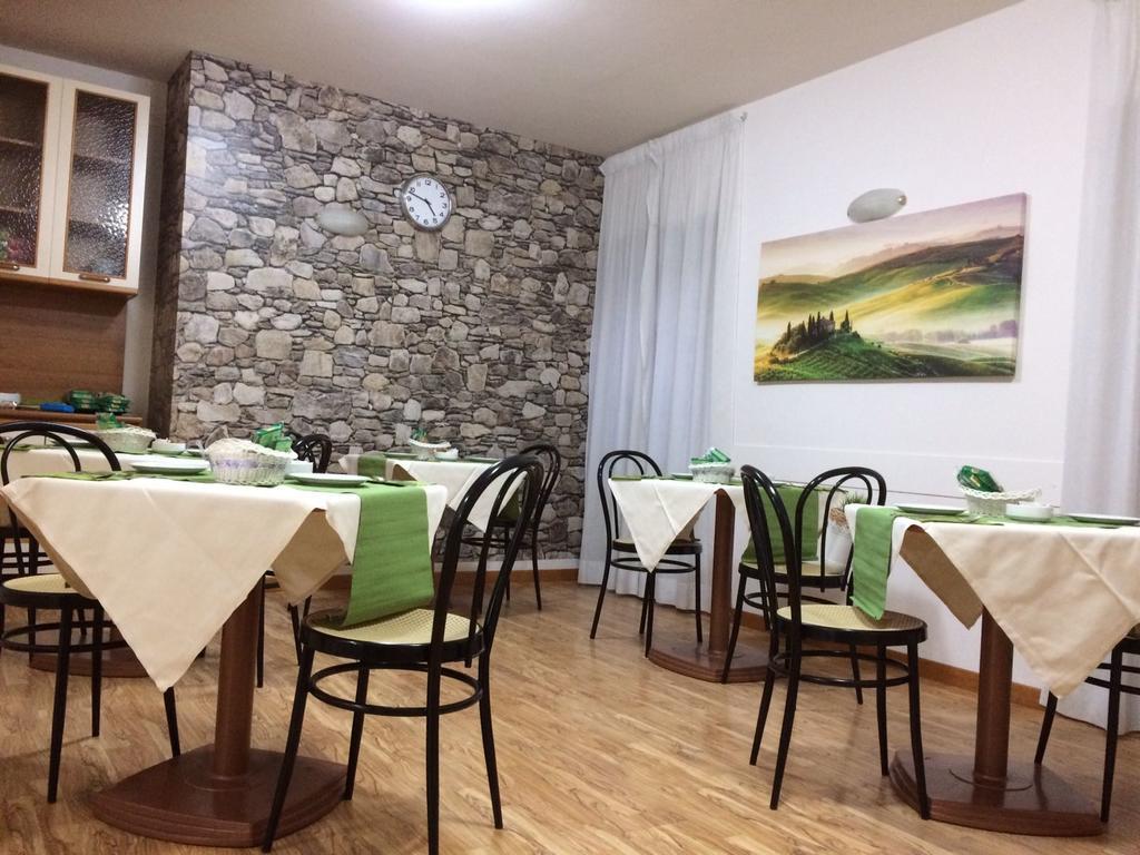 Hotel 2000 Fabriano Luaran gambar