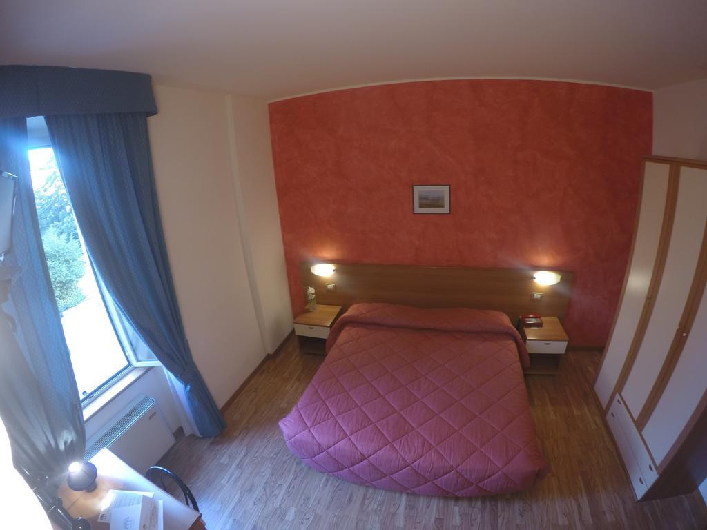Hotel 2000 Fabriano Luaran gambar