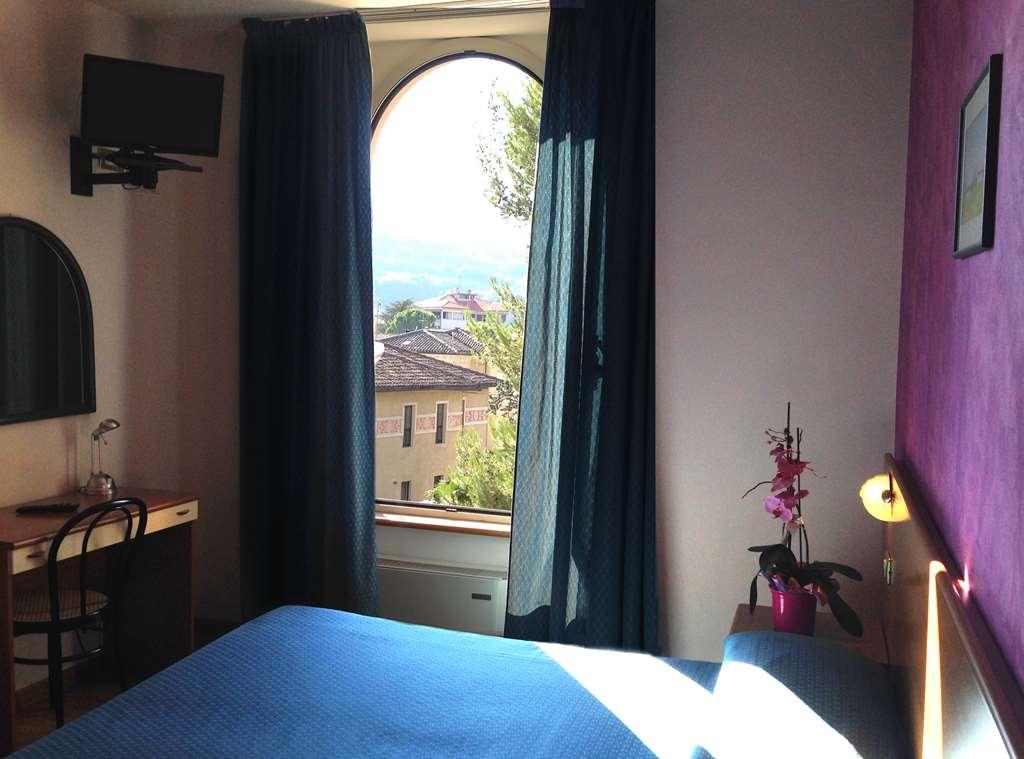 Hotel 2000 Fabriano Bilik gambar