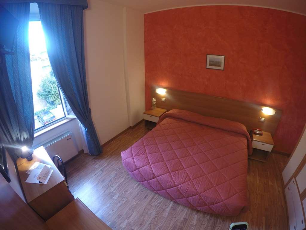 Hotel 2000 Fabriano Bilik gambar