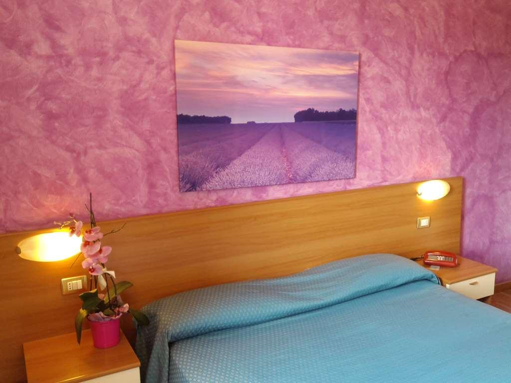 Hotel 2000 Fabriano Bilik gambar